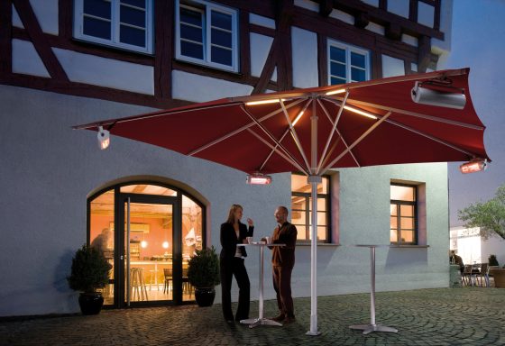 Sonnenschirm mit Licht und Heizung
